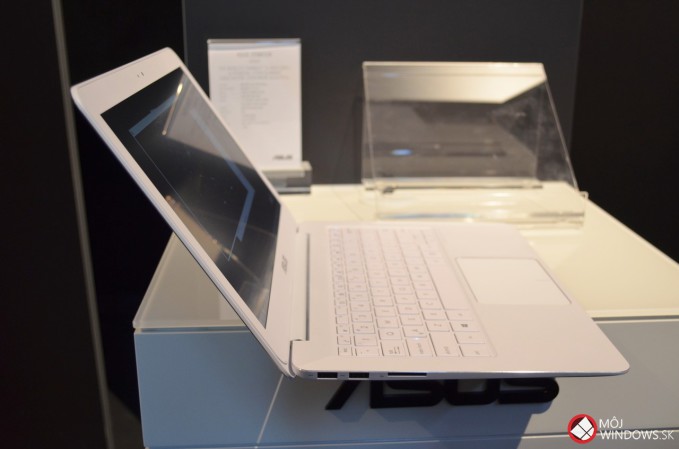 Asus-ZenBook-UX305-IFA2014-6