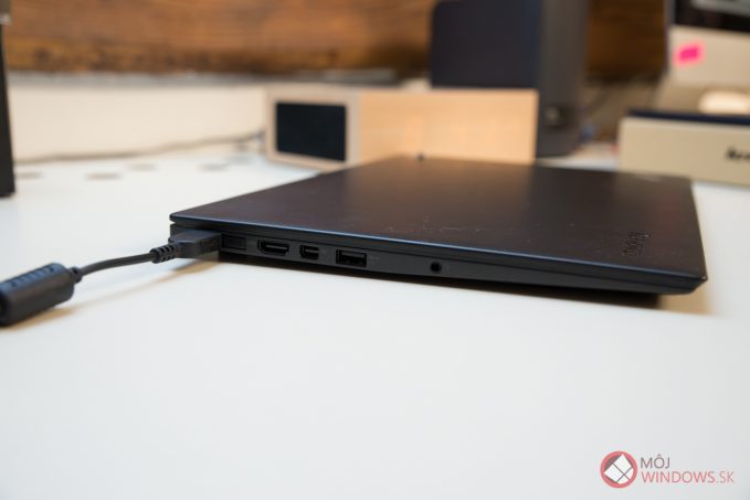 Lenovo-ThinkPad-X1-Carbon-7