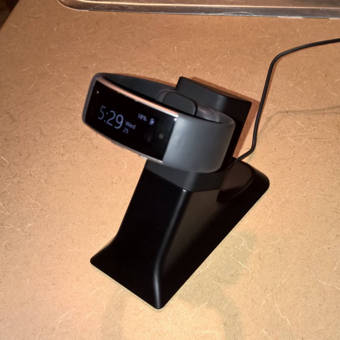 Microsoft Band 2 stojan