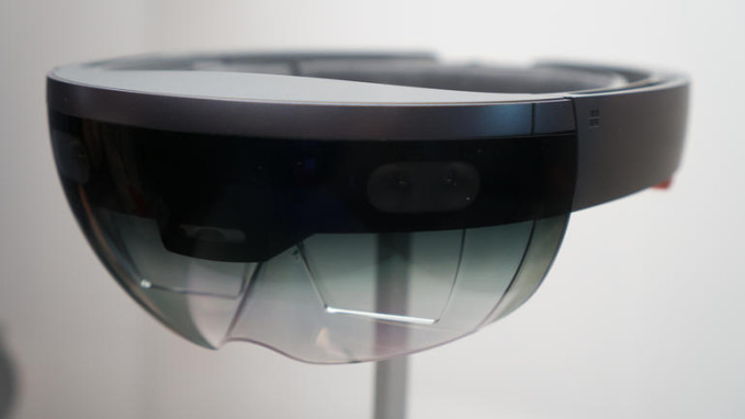 microsoft-hololens-1